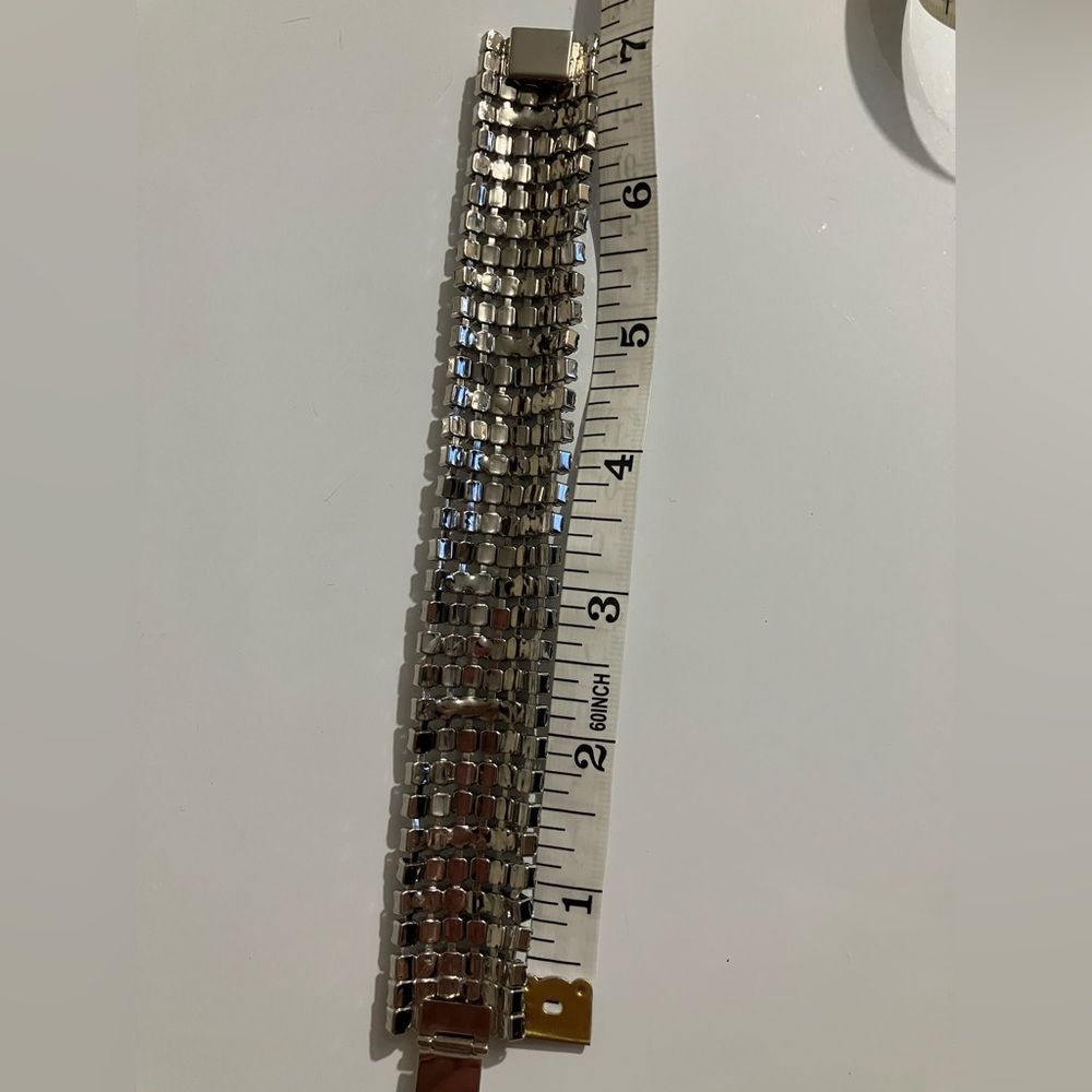 Elegant Silver and Blue Bracelet - Picture 6 of 7
